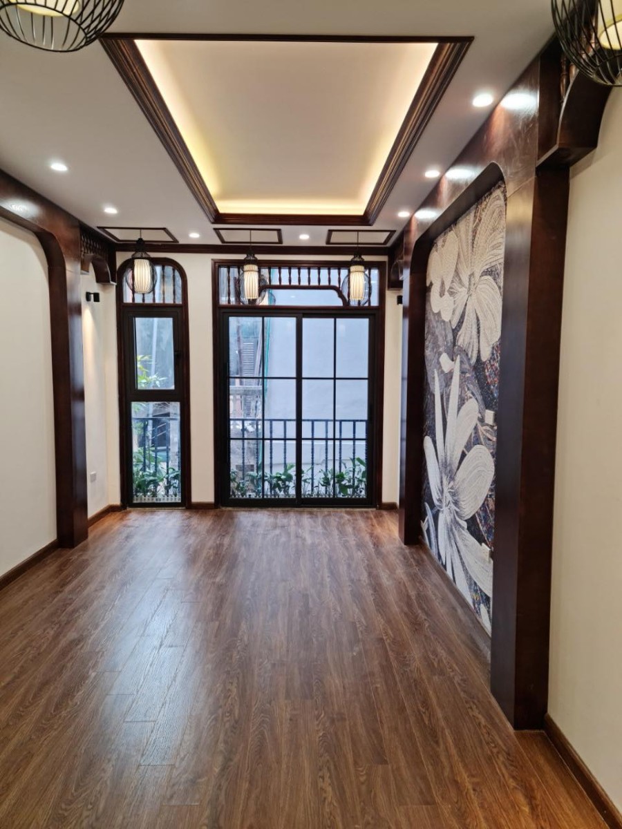 Cực phẩm có 102, Thụy Khuê, Tây Hồ, dtsd 40m2, 5 tầng, chưa đến 5 tỷ, dọn về ở luôn