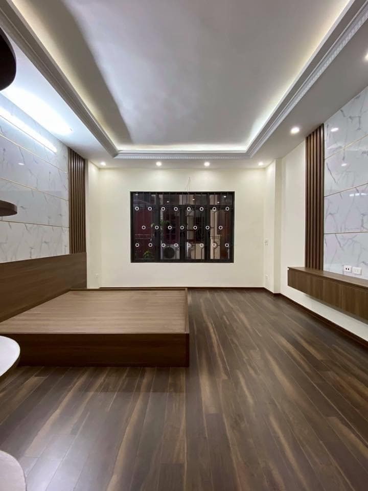 Cực phẩm có 102, Thụy Khuê, Tây Hồ, dtsd 40m2, 5 tầng, chưa đến 5 tỷ, dọn về ở luôn