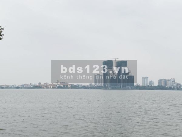 Cần bán đất mặt Hồ Tây diện tích sử dụng 160m2, mặt tiền 6m, vị trí đắc địa view Hồ Tây