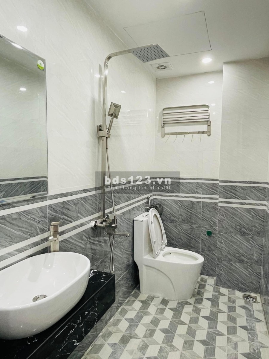 Bán nhà ngõ 75 Vĩnh Phúc, Ba Đình diện tích sử dụng 36m2 đúc 4 tầng kiên cố, giá bán 3.8 tỷ