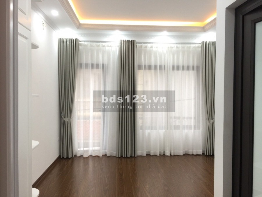 Nhà nới phố Đào Tấn, Liễu Giai, Ba Đình diện tích sử dụng 40m2 5 tầng đúc, giá bán 4.85 tỷ