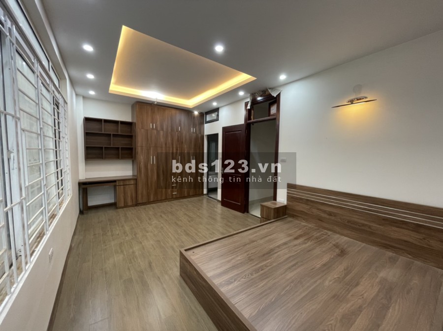 Nhà Căn Góc Phạm Văn Đồng, Bắc Từ Liêm, cách phố 30m dt 38m, 5 tầng giá bán 4.15 Tỷ