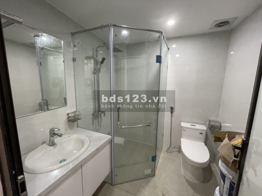 Nhà Căn Góc Phạm Văn Đồng, Bắc Từ Liêm, cách phố 30m dt 38m, 5 tầng giá bán 4.15 Tỷ