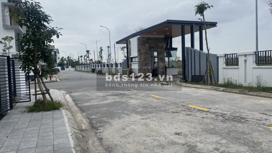 Bán căn liền kề vị trí đẹp đối diện trường học vị trí đắc địa, khu dân cư có sẵn sổ chính chủ