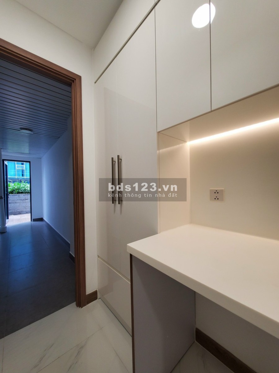 Bán Sunwah Pearl 3PN view sân vườn cực đẹp giá 14.5 tỷ, tiện ích xung quanh đủ, nội thất cao cấp