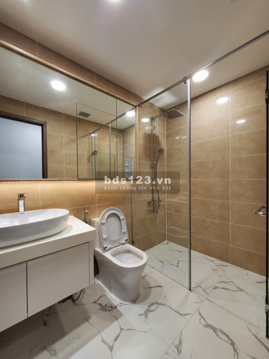 Bán Sunwah Pearl 3PN view sân vườn cực đẹp giá 14.5 tỷ, tiện ích xung quanh đủ, nội thất cao cấp