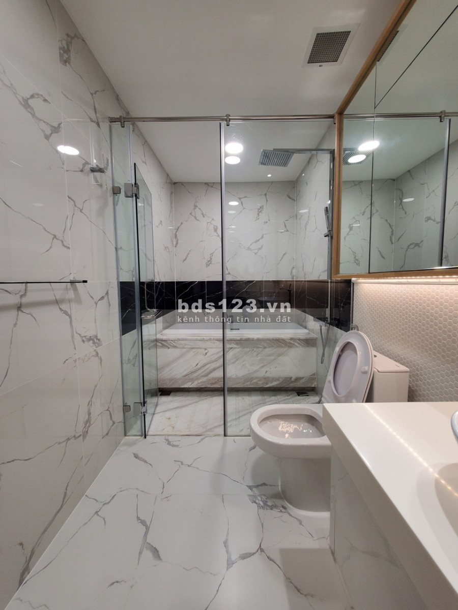 Bán Sunwah Pearl 3PN view sân vườn cực đẹp giá 14.5 tỷ, tiện ích xung quanh đủ, nội thất cao cấp