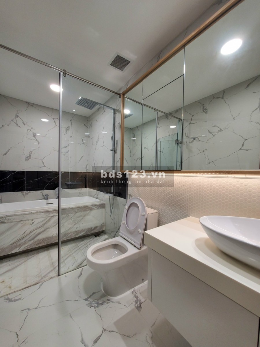 Bán Sunwah Pearl 3PN view sân vườn cực đẹp giá 14.5 tỷ, tiện ích xung quanh đủ, nội thất cao cấp