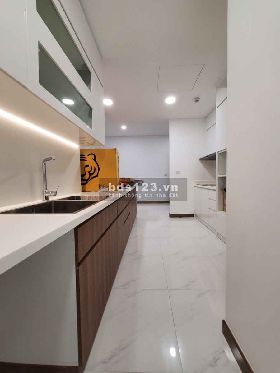 Bán Sunwah Pearl 3PN view sân vườn cực đẹp giá 14.5 tỷ, tiện ích xung quanh đủ, nội thất cao cấp
