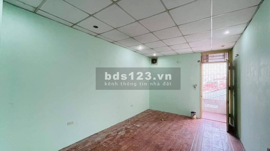 Bán nhà đẹp Lạc Long Quân, ô tô đỗ cửa diện tích sử dụng 35m2 giá bán nhỉnh 4 tỷ