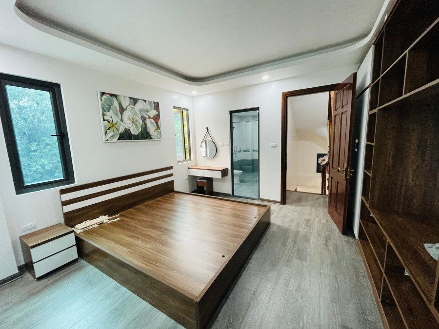 Bán nhà nguyên căn diện tích sử dụng 42m2 5 tầng Phú Diễn 4 tỷ ô tô, KD, 0961265703