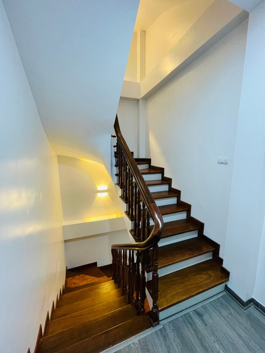 Bán nhà nguyên căn diện tích sử dụng 42m2 5 tầng Phú Diễn 4 tỷ ô tô, KD, 0961265703