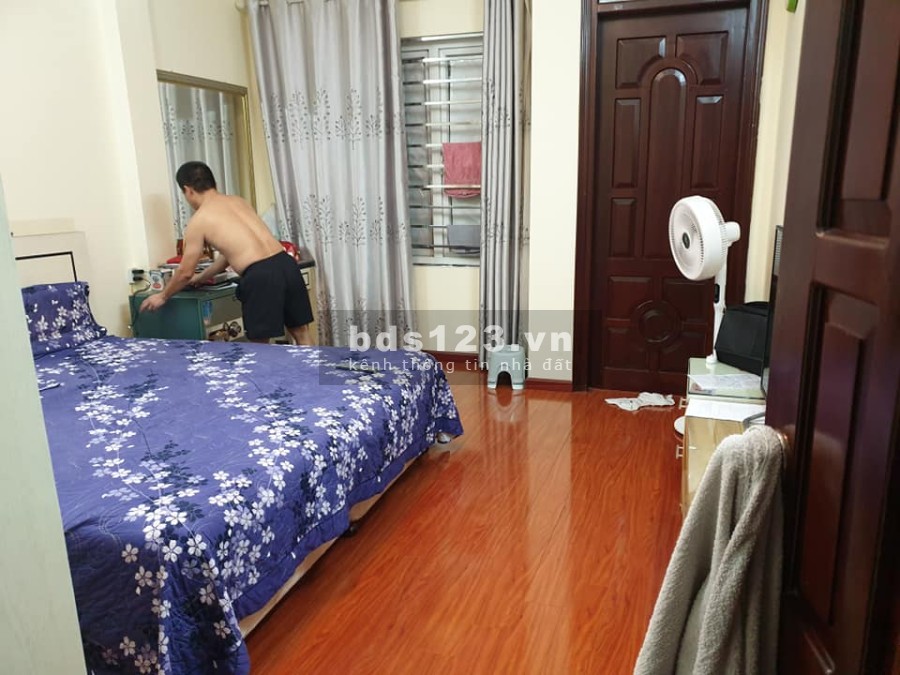 Bán nhà riêng phân lô Trần Quốc Hoàn, giá 12 tỷ, đúc 5 tầng kiên cố, mặt tiền 4.1m, sổ sẵn