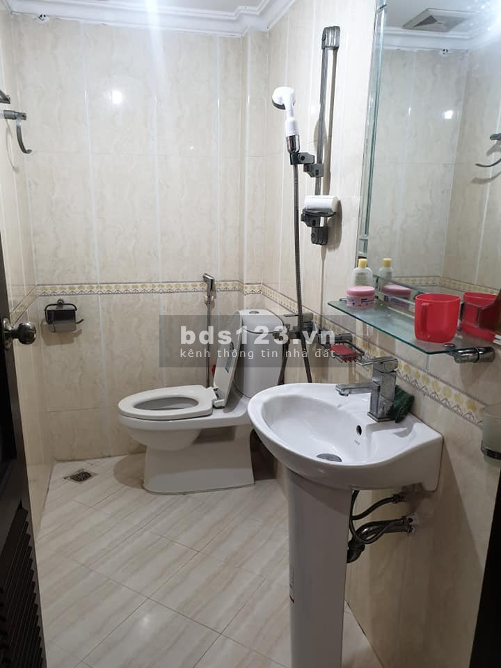 Bán nhà riêng phân lô Trần Quốc Hoàn, giá 12 tỷ, đúc 5 tầng kiên cố, mặt tiền 4.1m, sổ sẵn
