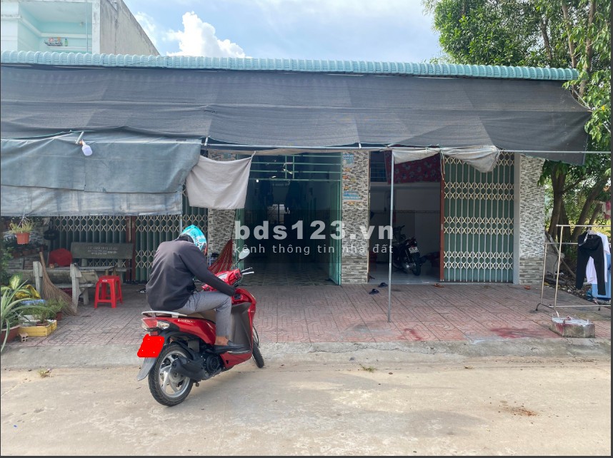 Chuyển nhà tôi chính chủ cần bán gấp căn trọ và lô đất 300m ngay chợ kinh doanh buôn bán