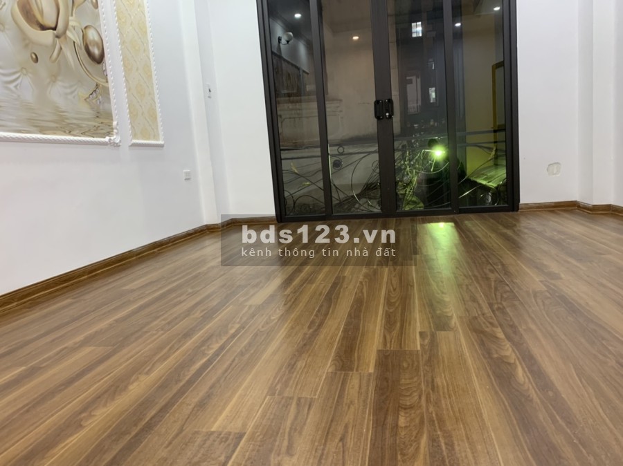 Nhà phố Hoàng Hoa Thám, Ba Đình, ô tô đỗ cửa diện tích 35m2 đúc 5 tầng giá bán 5.5 Tỷ