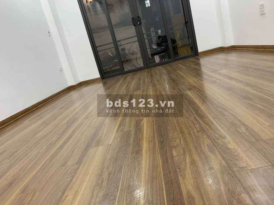 Nhà phố Hoàng Hoa Thám, Ba Đình, ô tô đỗ cửa diện tích 35m2 đúc 5 tầng giá bán 5.5 Tỷ