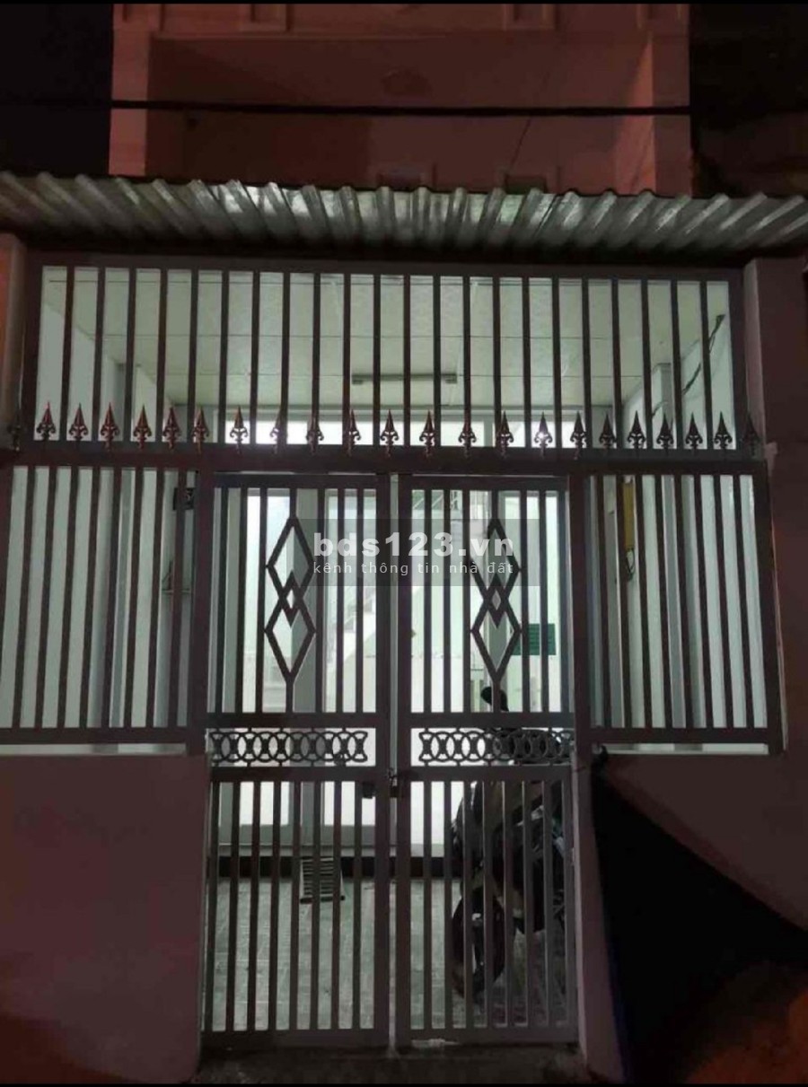 Nhà 1 Trệt + 1 Lầu hẻm xe tải đường Lê Văn Lương giá 11 triệu/tháng, khu dân cư đông đúc