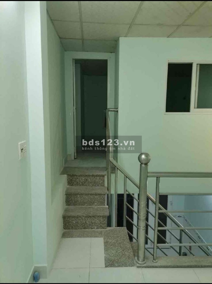 Nhà 1 Trệt + 1 Lầu hẻm xe tải đường Lê Văn Lương giá 11 triệu/tháng, khu dân cư đông đúc