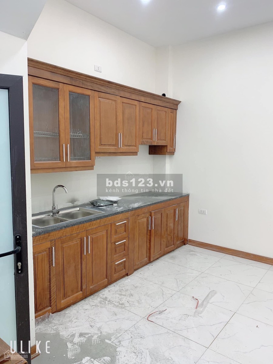 Nhà mặt ngõ, diện tích sử dụng 36m2, đúc 4 tầng, 5 ngủ, 3 nhà vệ sinh, 2 mặt thoáng