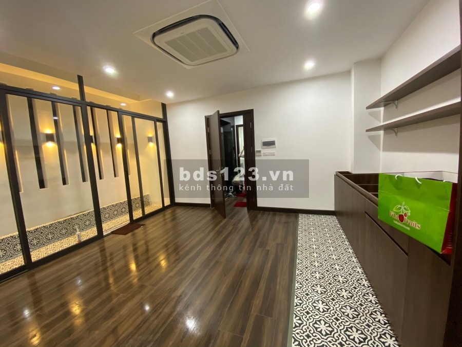 Bán nhà riêng phố Nguyễn Văn Huyên 5 tầng chỉ nhỉnh 10 tỷ, kinh doanh cho thuê sinh lời