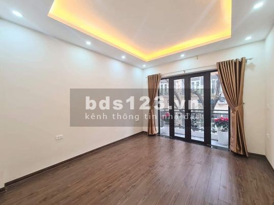 Bán nhà nguyên căn diện tích sử dụng 40m2, đúc 5 tầng kiên cố Quận Thanh Xuân, phù hợp kinh doanh