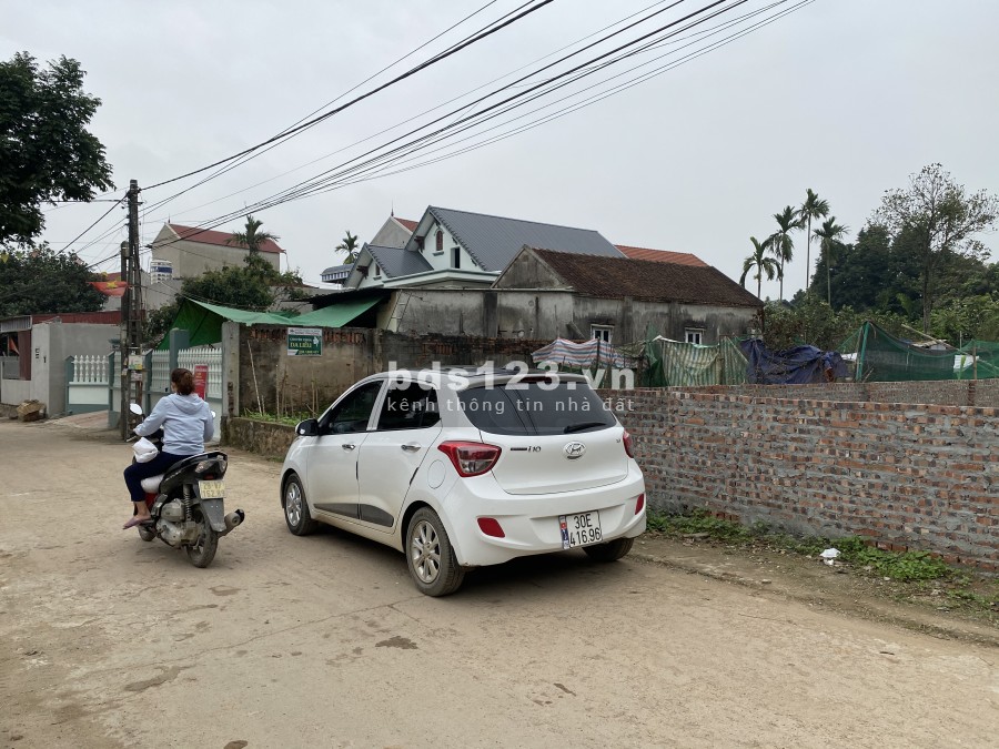 Cần bán lô đất dt 139.8m2, ngay cạnh khu tiện ích của xã Đông Yên Quốc Oai, giá tốt đầu tư