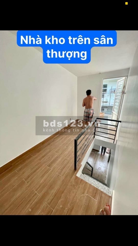 Bán nhà 2 tỷ nhỉnh, vị trí đẹp khu dân cư đông đúc, giá bán 2.3 tỷ, bớt lộc, hạ tầng hoàn thiện