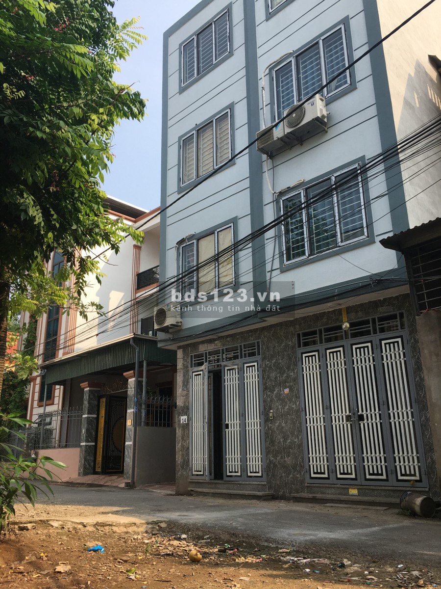 Nhà mặt ngõ, diện tích sử dụng 36m2, đúc 4 tầng, 5 ngủ, 3 nhà vệ sinh, 2 mặt thoáng