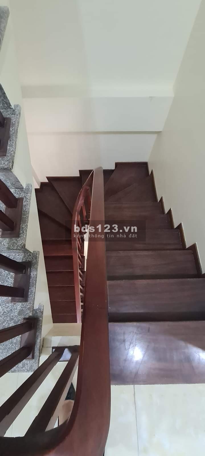 Bán nhà mới nguyên căn đẹp lung linh chỉ việc xách vali vào ở khu dân cư đúc 5 tầng kiên cố