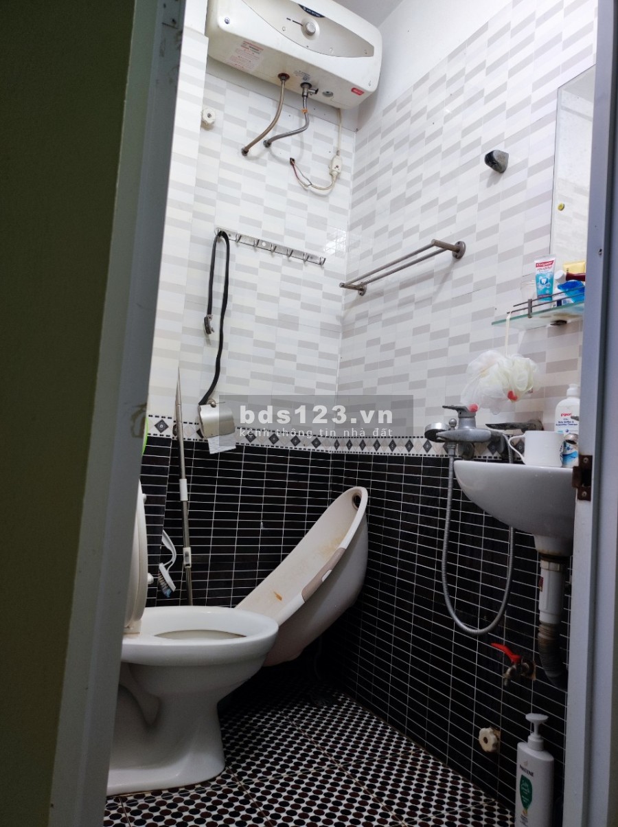 Chính chủ bán nhà riêng tổ 16 Yên Nghĩa có thương lượng giá tốt tiện đầu tư, dân cư đông đúc