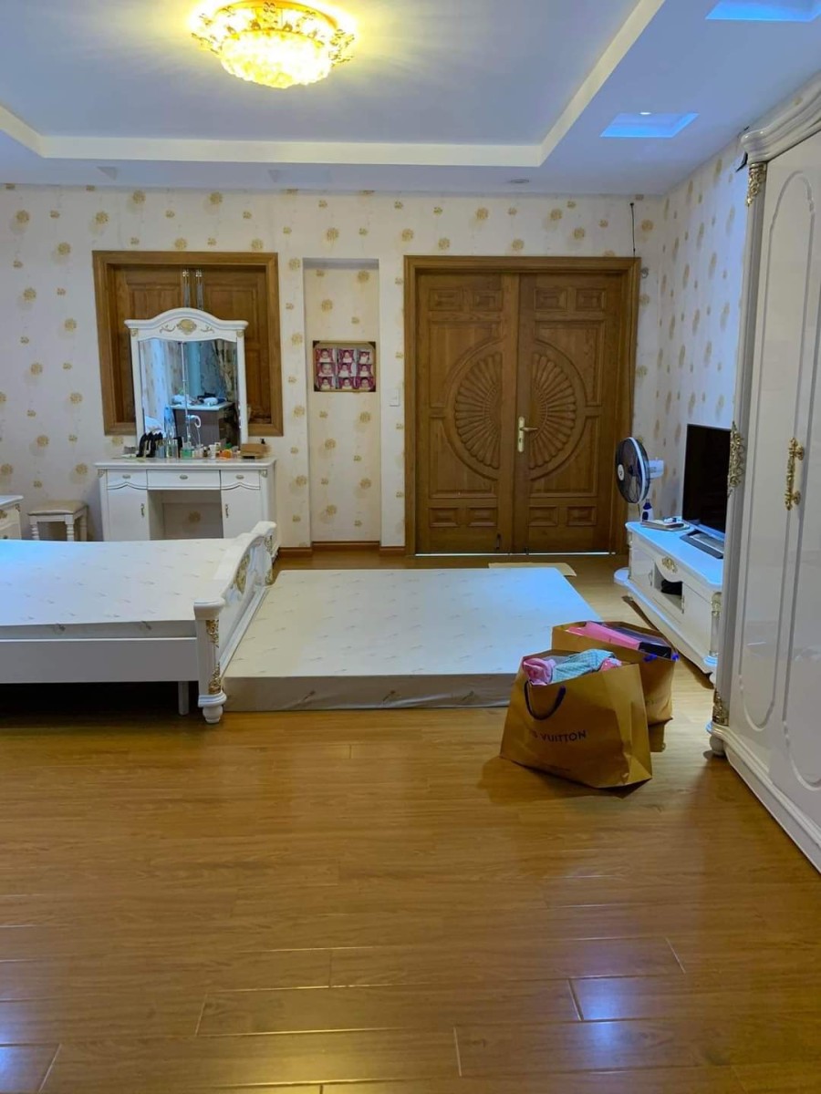 Gia đình bán gấp nhà 5 tầng, diện tích sử dụng 60m2 – Nội thất cao cấp miễn trung gian