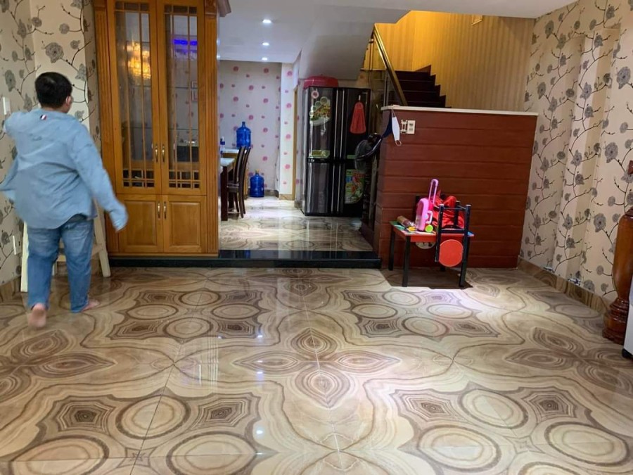 Gia đình bán gấp nhà 5 tầng, diện tích sử dụng 60m2 – Nội thất cao cấp miễn trung gian