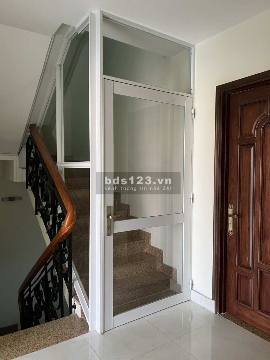 Văn phòng cho thuê, mặt tiền đường lớn. Gía chỉ 14 triệu/tháng, đầy đủ công năng