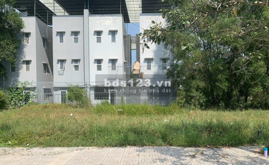 Chú 7 kẹt tiền gửi bán lô đất 90m2 đất thổ khu đô thị làng sen giá nới hơn thị trường.