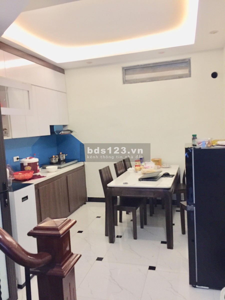 Cần bán nhà Nguyễn Văn Trỗi 36m, 5 tầng đúc, kinh doanh ô tô đỗ cửa, giá bán 5.5 tỷ, lhcc