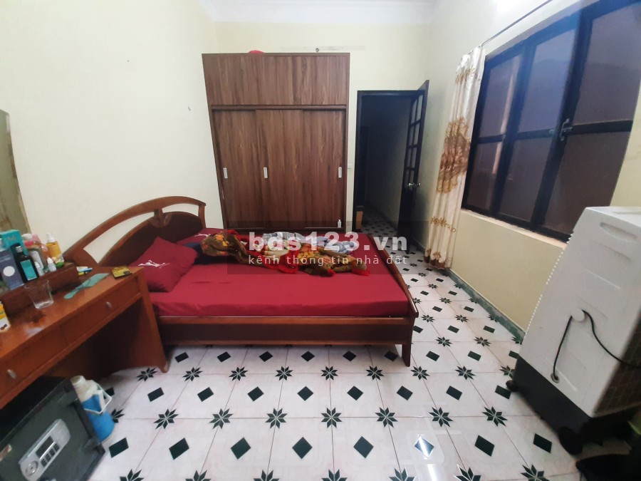Bán nhà đúc 3 tầng kiên cố giá tốt khu vực ô tô đỗ cửa, kinh doanh tốt, sổ đỏ phân lô đẹp