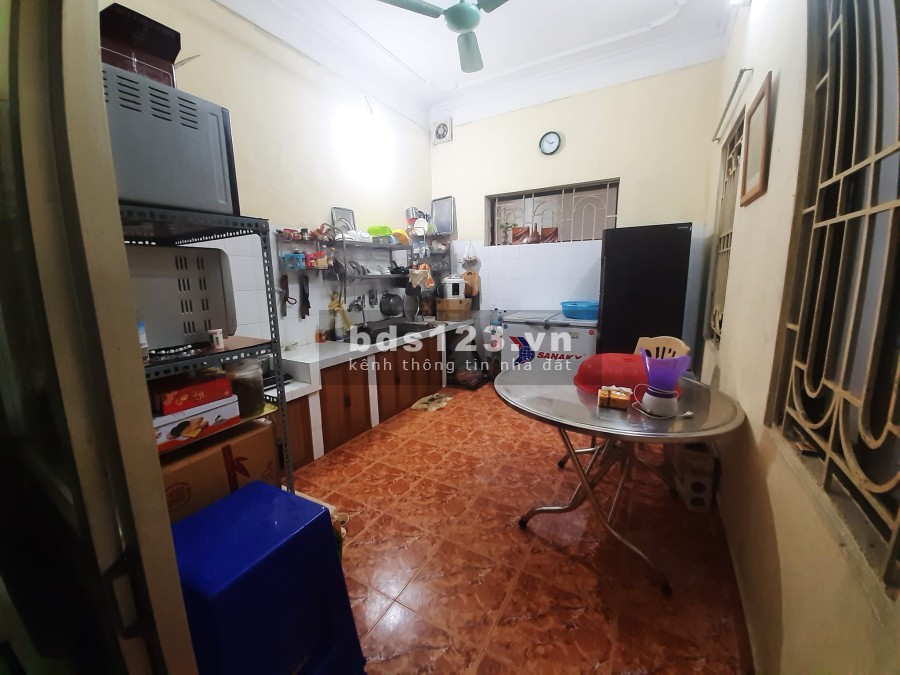 Bán nhà đúc 3 tầng kiên cố giá tốt khu vực ô tô đỗ cửa, kinh doanh tốt, sổ đỏ phân lô đẹp