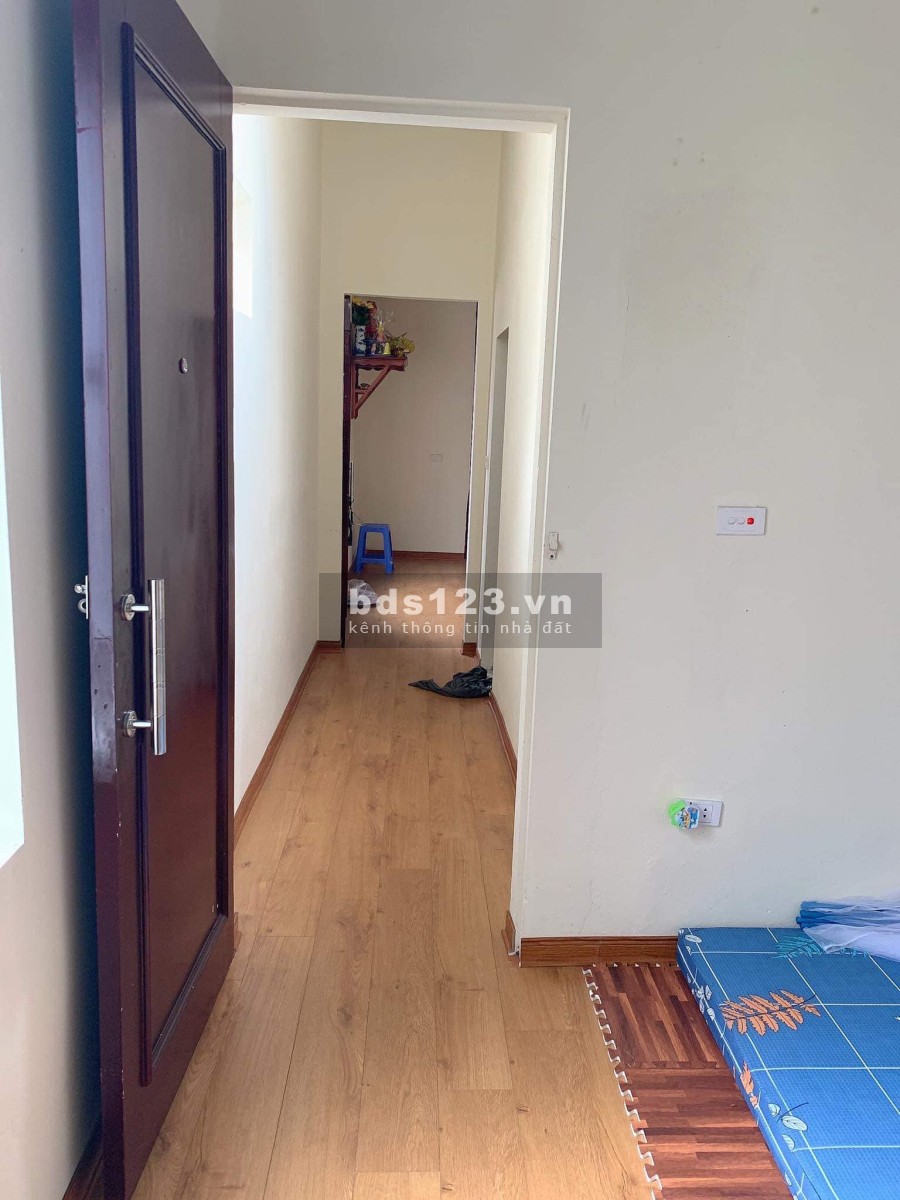 Bán nhà nguyên căn đúc kiên cố 2 tầng, kiến trúc nhà đẹp, khu dân cư đông đúc, giá tốt