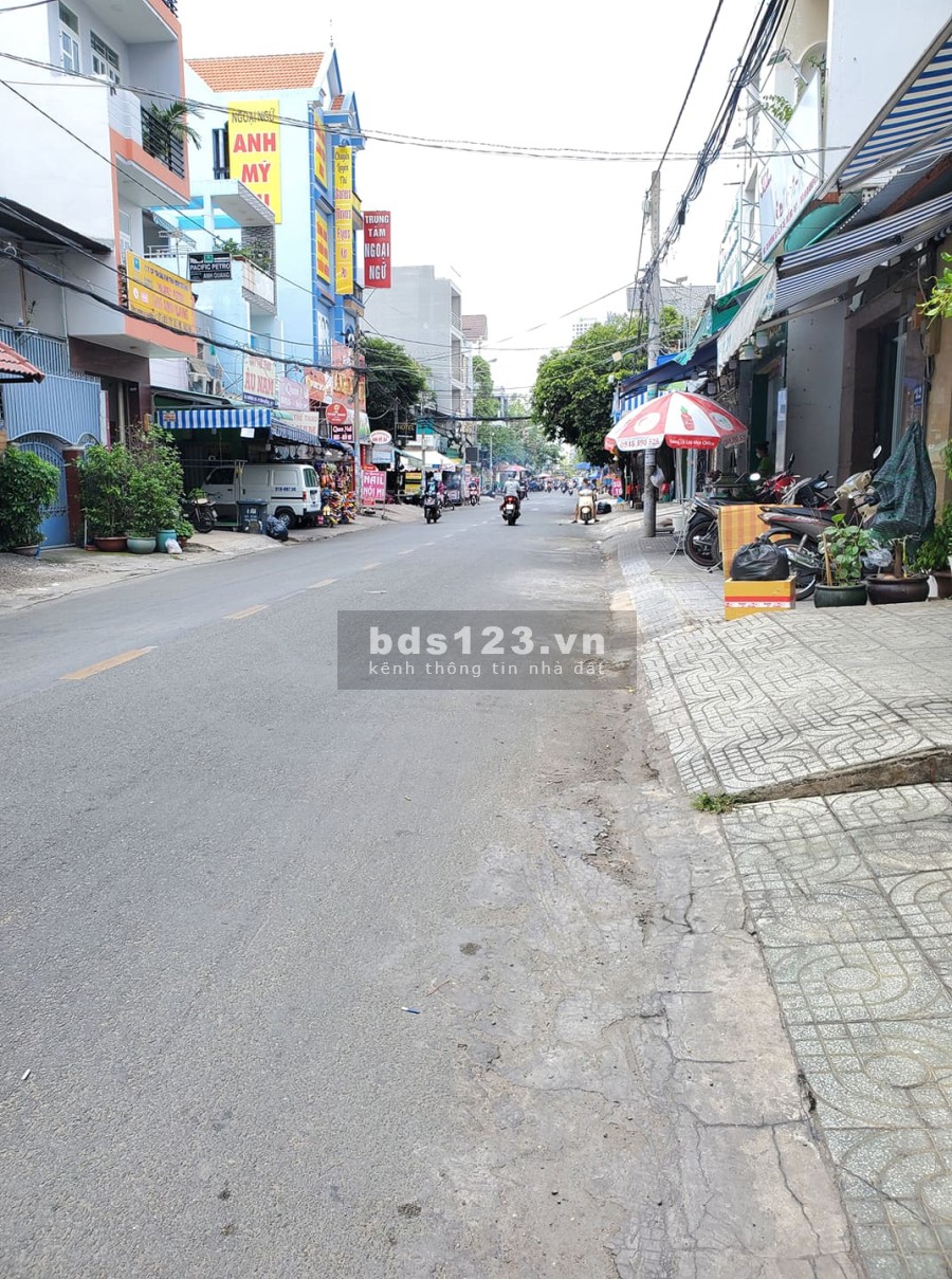 Cho thuê nhà 1 Trệt + 2 Lầu mặt tiền đường 15 Tân Quy khu dân cư đông đúc, giá tốt