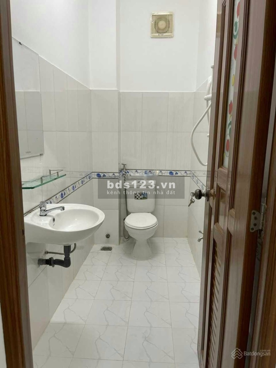 Bán nhà 319/ Lê Trọng Tấn, Quận Tân Phú, đàm phán chính chủ bàn giao sổ ngay, giá tốt