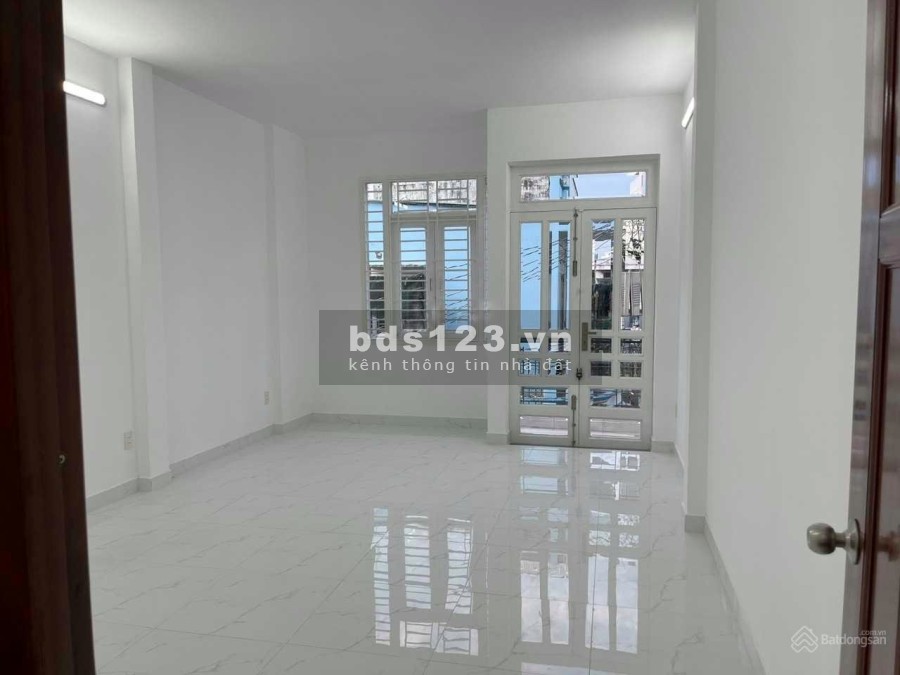 Bán nhà 319/ Lê Trọng Tấn, Quận Tân Phú, đàm phán chính chủ bàn giao sổ ngay, giá tốt