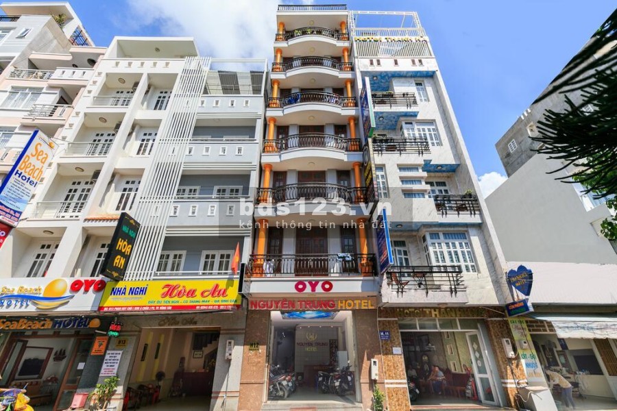 Bán gấp khách sạn mặt tiền Hoàng Hoa Thám Hướng Đông Bắc giá bán 3 tỷ thương lượng