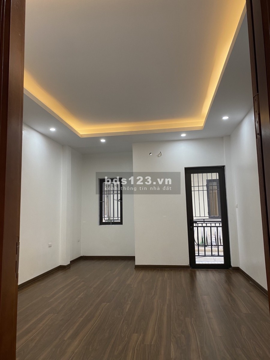 Bán Nhà ngọc thụy có 1 không 2 Đẹp miễn bàn giá 3 tỷ xx( x rất nhỏ nhé).