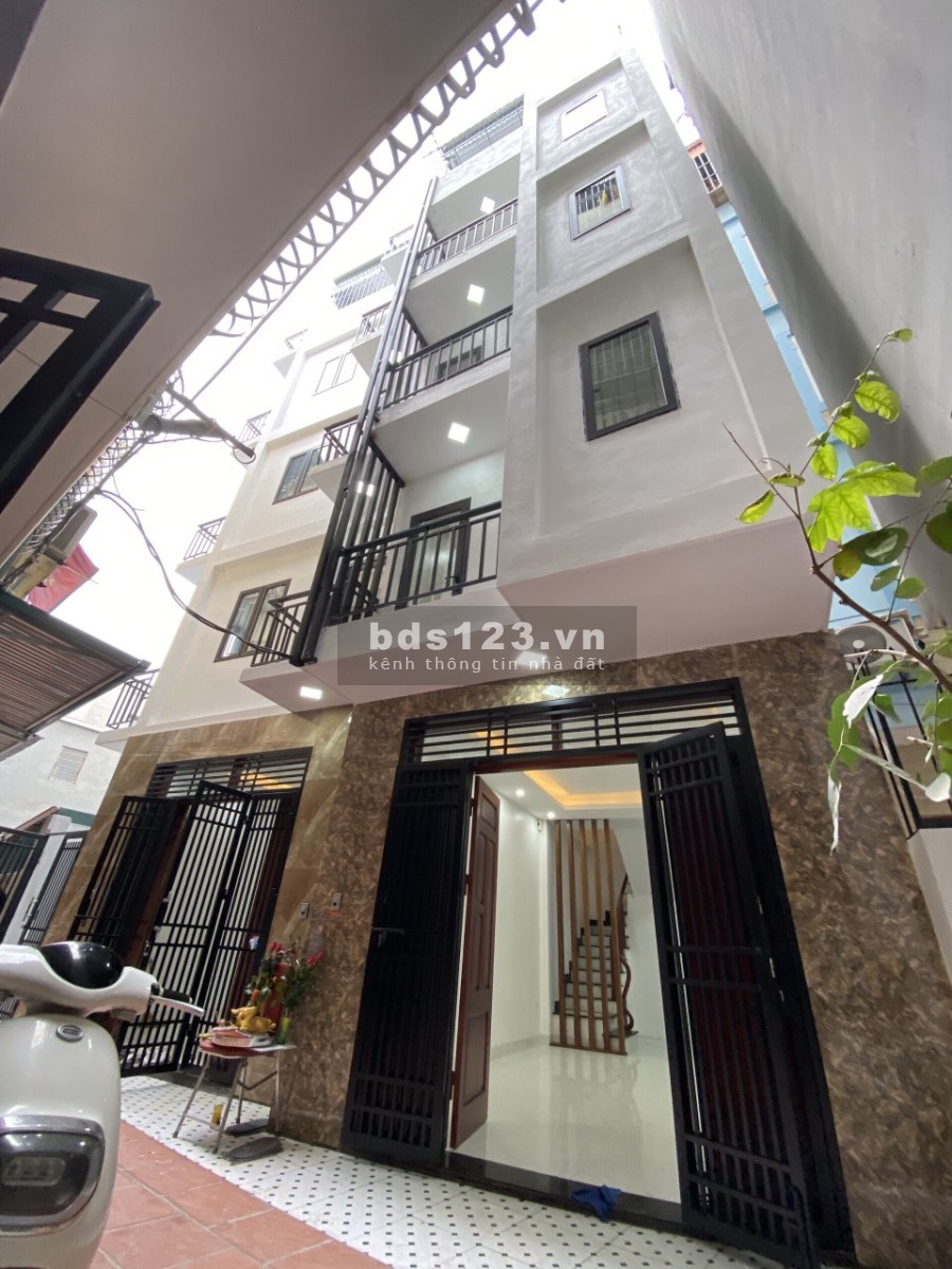 Bán Nhà ngọc thụy có 1 không 2 Đẹp miễn bàn giá 3 tỷ xx( x rất nhỏ nhé).