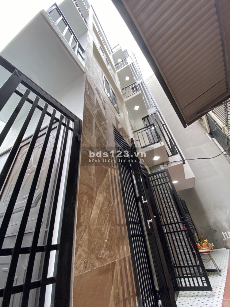 Bán Nhà ngọc thụy có 1 không 2 Đẹp miễn bàn giá 3 tỷ xx( x rất nhỏ nhé).