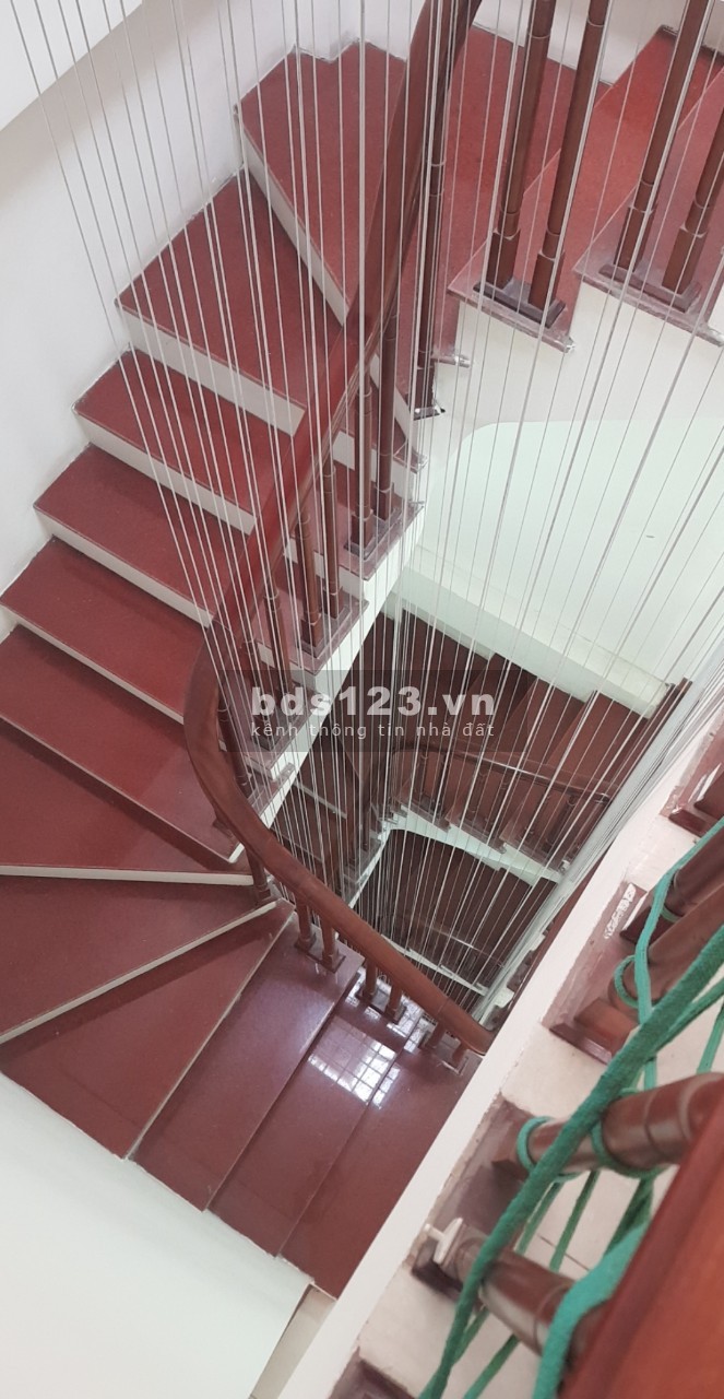 Cho thuê nhà 5 tầng nguyên căn Lê Quang Đạo giá bán 11.5 triệu/tháng, lh 0989124488