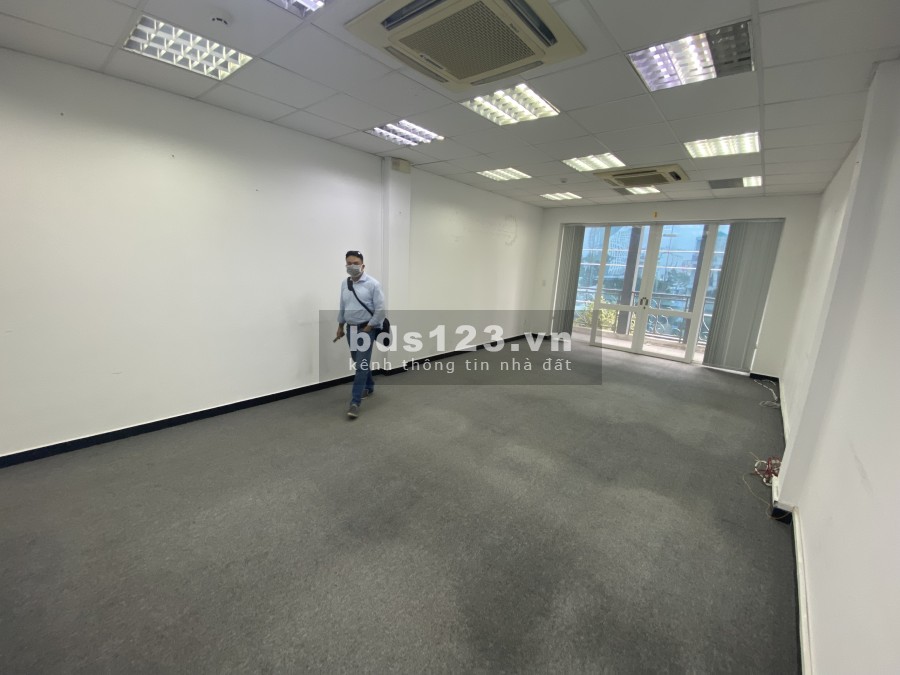 Cho thuê văn phòng giá rẻ Quận 1 diện tích sử dụng 60m2 liên hệ 0902695180, tiện ích đủ