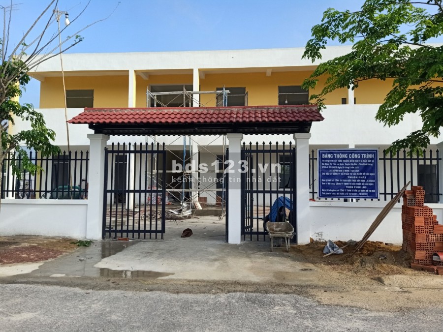 Cần bán vài nền đất mặt tiền Quốc Lộ 13, diện tích sử dụng 90m2, full thổ cư, sổ sẵn