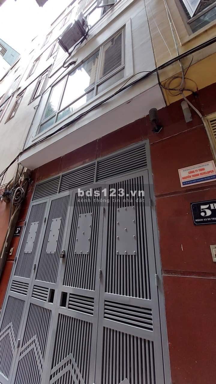 Cần bán gấp căn hộ 5 tầng ở khu vực Trung Kính, giá chỉ nhỉnh 4 tỷ pháp lý chính chủ